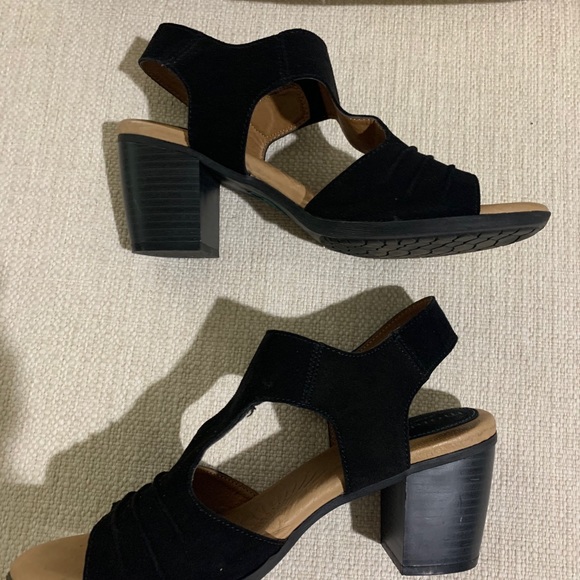 Women's Montana Suede Heels Size 8.5M - Picture 2 of 5